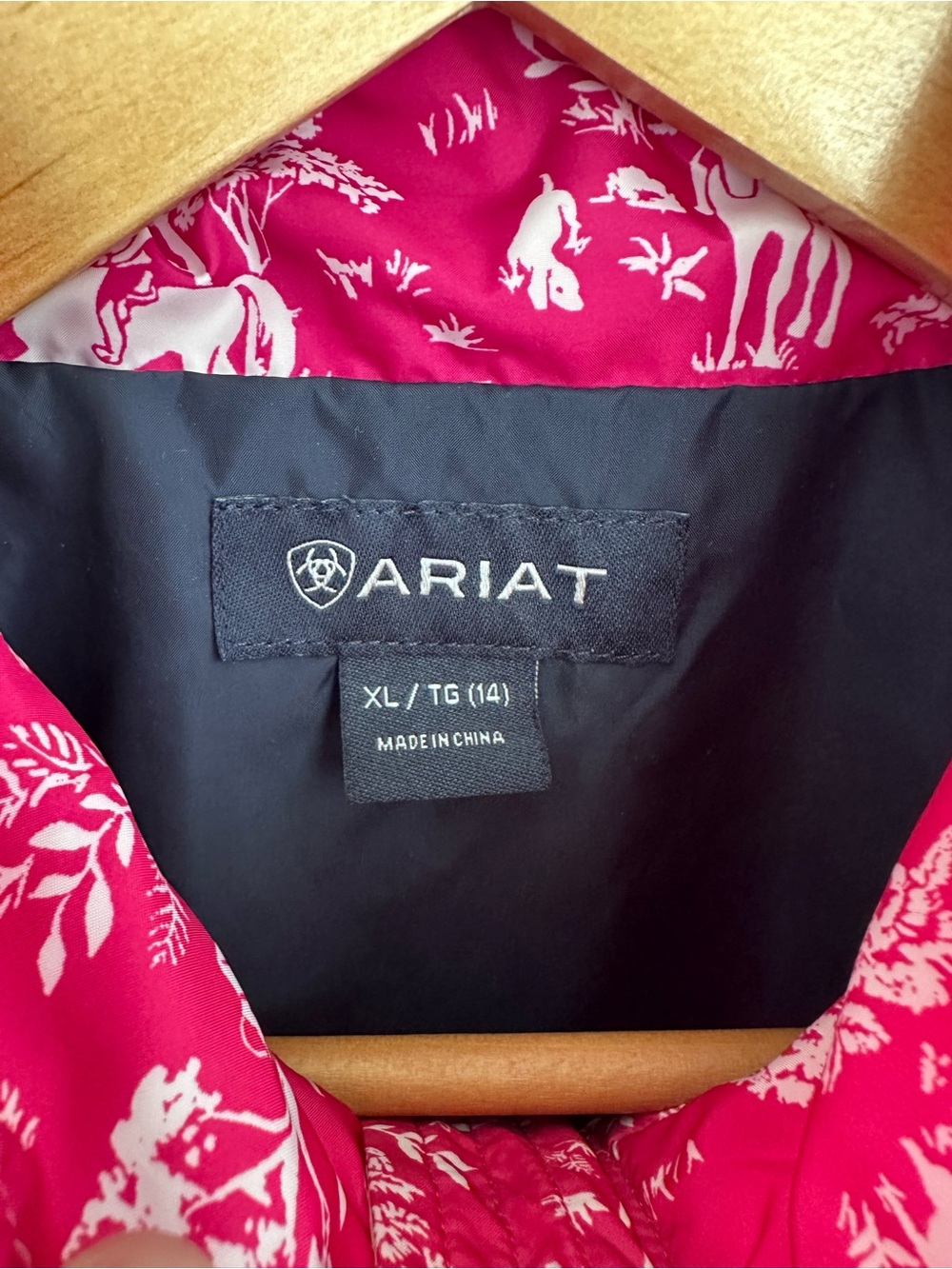 Ariat Girl's Horse Themed Rain Jacket Wind Breaker Size XL 14 Pink White Zip - Picture 3 of 6